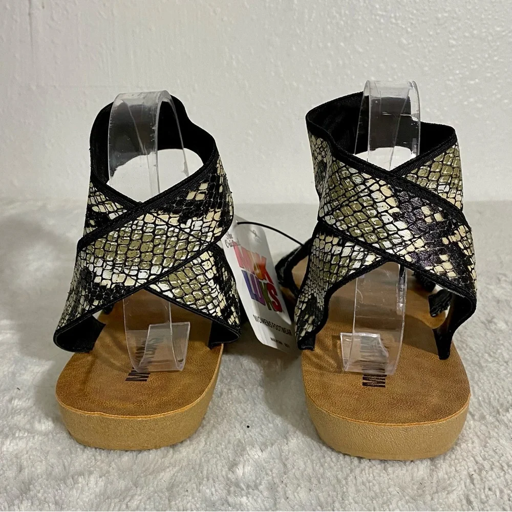 NEW Muk Luks About Me Ankle Strap Sandals Women’s Size 9 Black Snakeskin Print